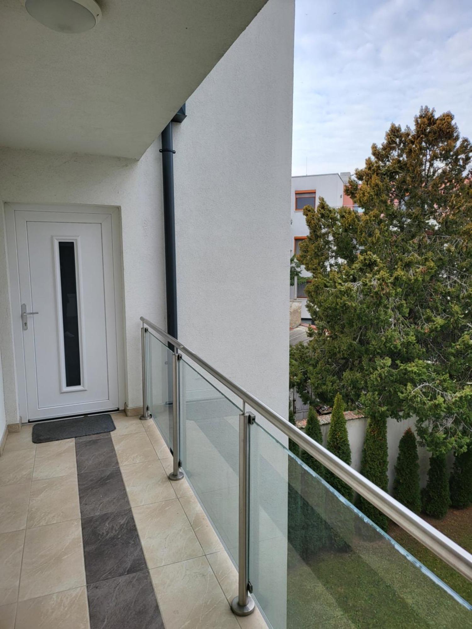 Triangol Apartman: Fuerdo, Belvaros, Egyetem Győr Exterior foto