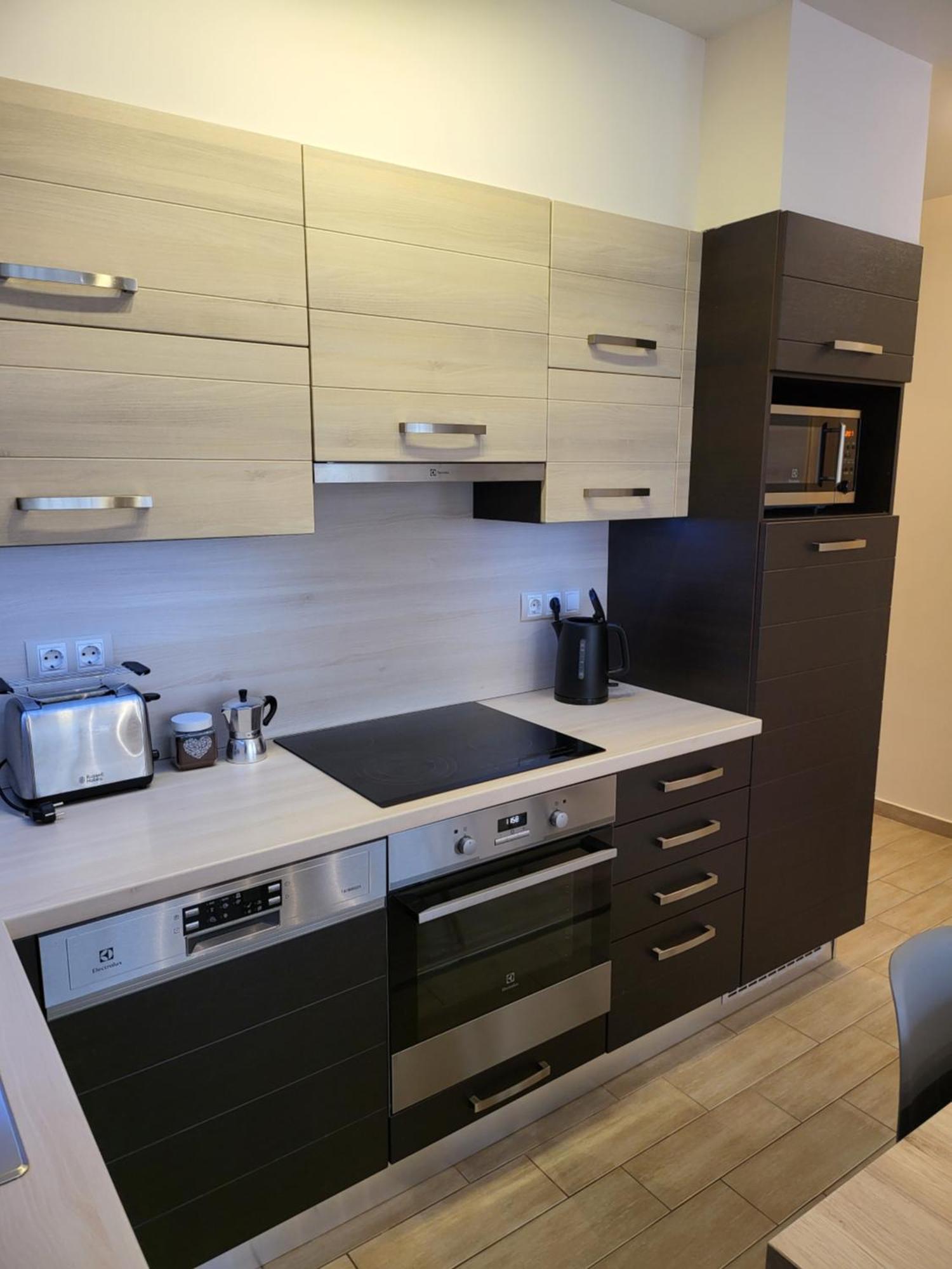 Triangol Apartman: Fuerdo, Belvaros, Egyetem Győr Exterior foto